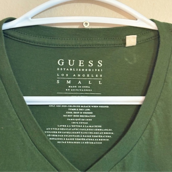 3/$10⚡️Guess Green & Black Ombre Graphic Print V-Neck T-Shirt - Picture 3 of 9